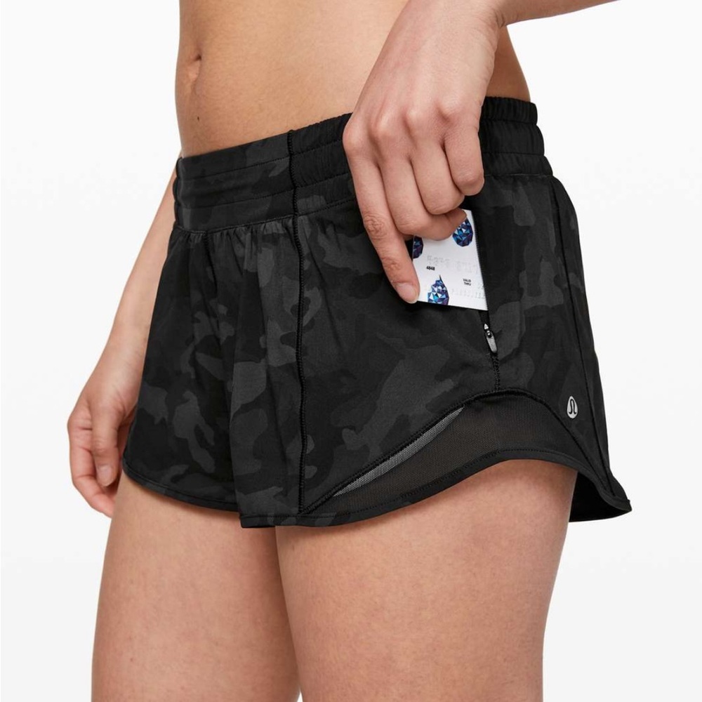 lululemon hotty hot 2” shorts
